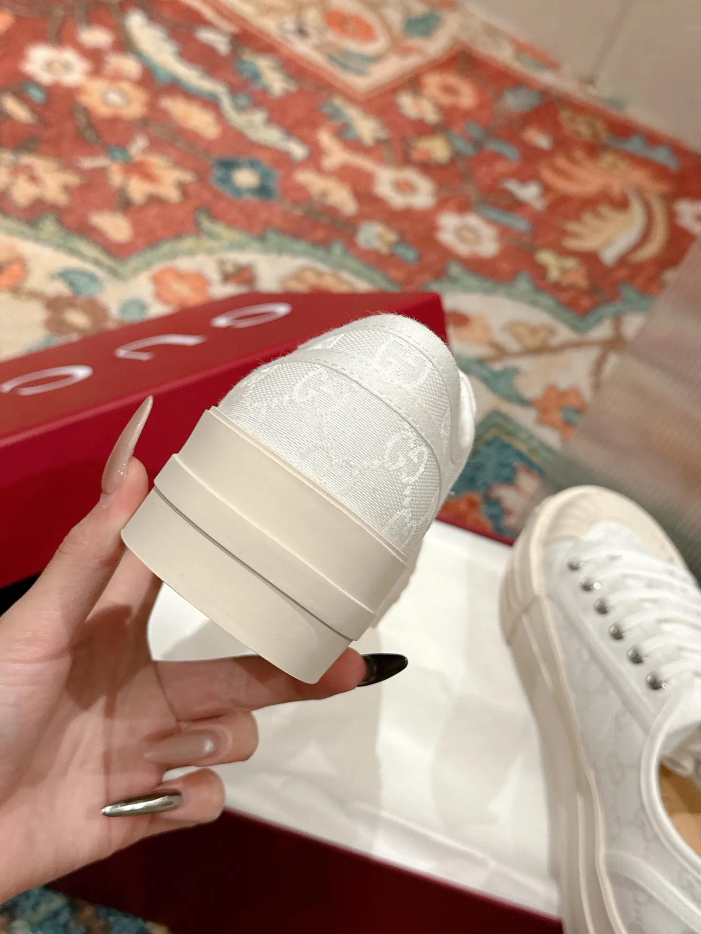 👟👟Ex-factory price 520👟👟 Women's models are new🆕 Arrival Gucci tennis 1977 classic Loft series canvas shoes... 2025 hot recommended model, G+1977×Disney cooperation series... GG canvas is made of finished products and incorporates brand elements. The retro style is rich, the classics and feelings are perfect for recall! Each color fabric developed by the original version is customized by the original version, and we pursue the ultimate in large-scale products! Market-level top version ⚠ Fabric: Customized GG cloth electric embroidery/5D washed distressed canvas Lining: Customized terry cloth lining (the feet are fitted and cannot be disassembled) Outsole: Original molded TPU two-color outsole Size: 35-40 (41 customized)